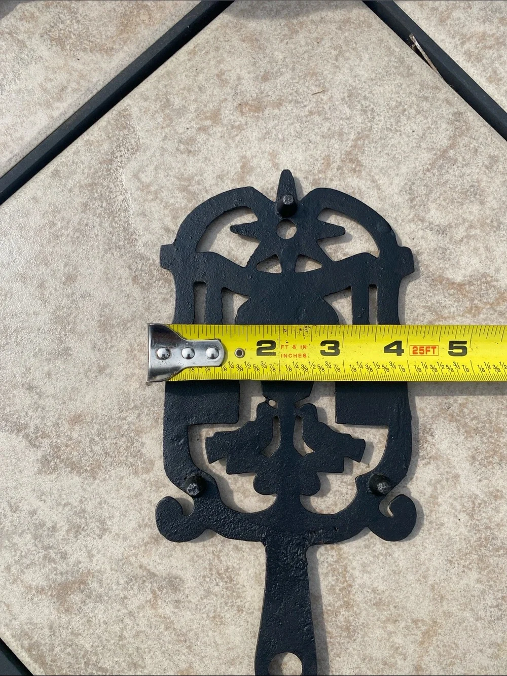 Vintage Pennsylvania Dumb Dutch (Model T-5) Cast Iron 3 Peg Trivet 4.25